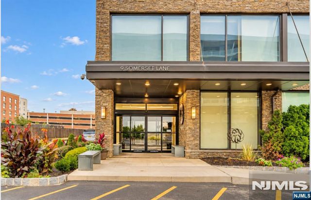 9 Somerset Lane 308, Edgewater, NJ 07020