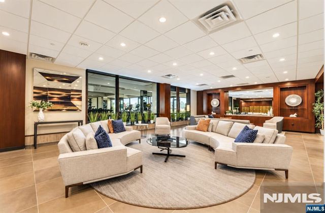 9 Somerset Lane 308, Edgewater, NJ 07020