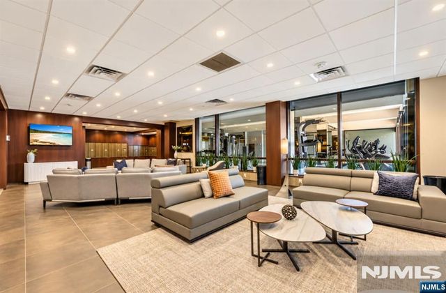 9 Somerset Lane 308, Edgewater, NJ 07020