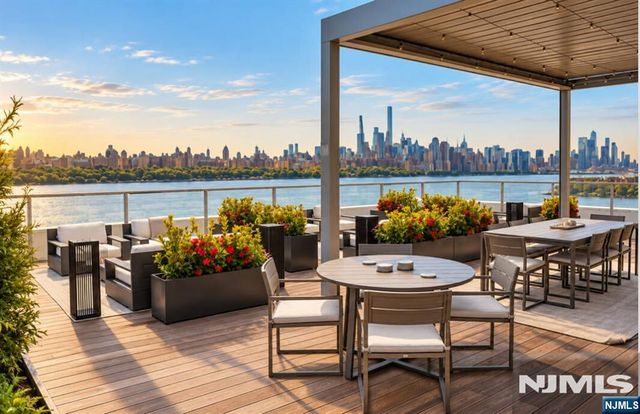 9 Somerset Lane 308, Edgewater, NJ 07020