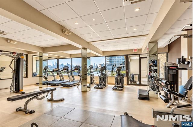 9 Somerset Lane 308, Edgewater, NJ 07020
