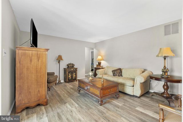 12 CHELSEA CT, Sewell, NJ 08080