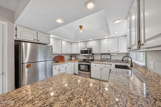 1014 Whittling Wood Drive, Johnson City, TN 37601