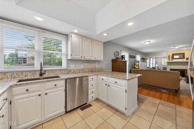 1014 Whittling Wood Drive, Johnson City, TN 37601