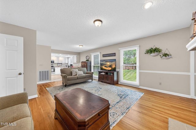 1014 Whittling Wood Drive, Johnson City, TN 37601