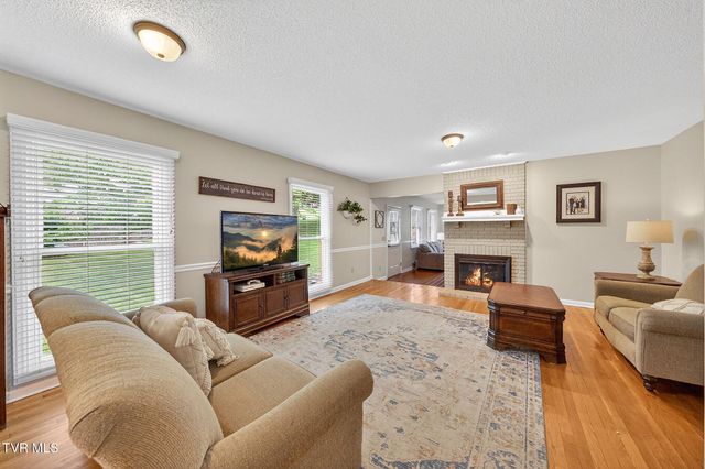 1014 Whittling Wood Drive, Johnson City, TN 37601