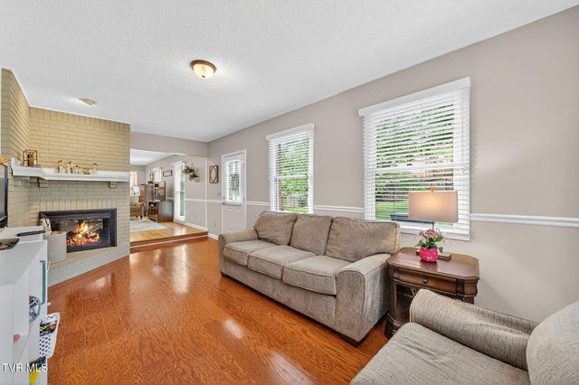 1014 Whittling Wood Drive, Johnson City, TN 37601