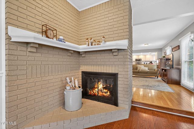 1014 Whittling Wood Drive, Johnson City, TN 37601