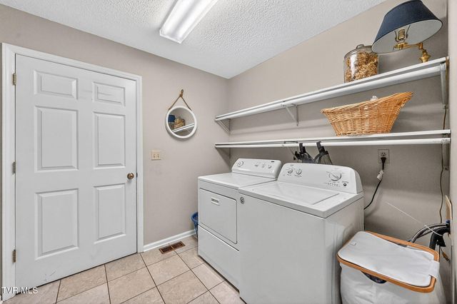 1014 Whittling Wood Drive, Johnson City, TN 37601