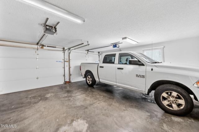 1014 Whittling Wood Drive, Johnson City, TN 37601