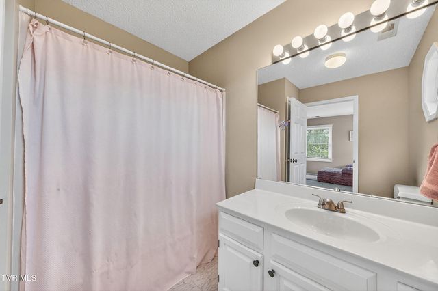 1014 Whittling Wood Drive, Johnson City, TN 37601