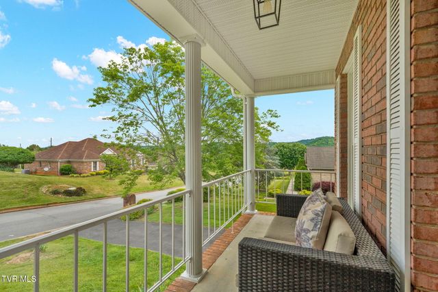 1014 Whittling Wood Drive, Johnson City, TN 37601