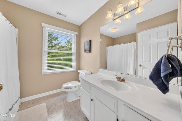 1014 Whittling Wood Drive, Johnson City, TN 37601