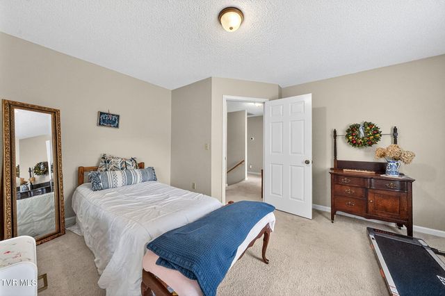 1014 Whittling Wood Drive, Johnson City, TN 37601