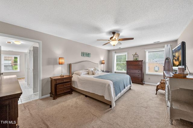 1014 Whittling Wood Drive, Johnson City, TN 37601