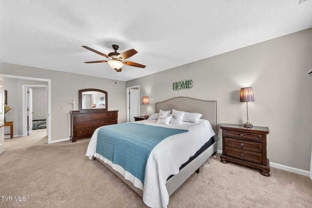 1014 Whittling Wood Drive, Johnson City, TN 37601