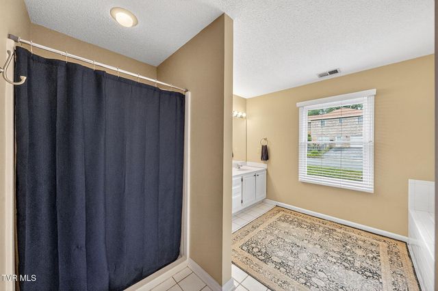 1014 Whittling Wood Drive, Johnson City, TN 37601
