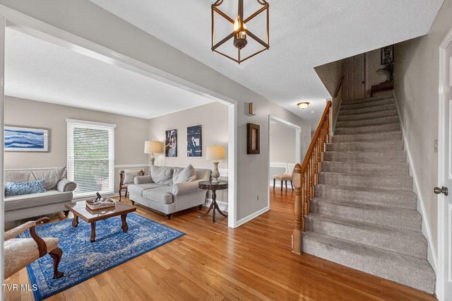 1014 Whittling Wood Drive, Johnson City, TN 37601
