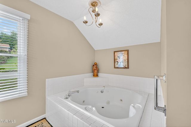1014 Whittling Wood Drive, Johnson City, TN 37601