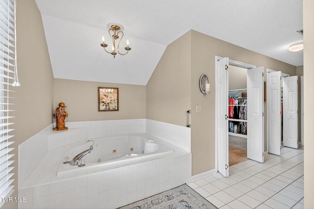 1014 Whittling Wood Drive, Johnson City, TN 37601
