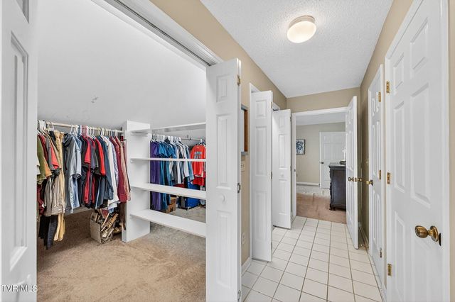 1014 Whittling Wood Drive, Johnson City, TN 37601