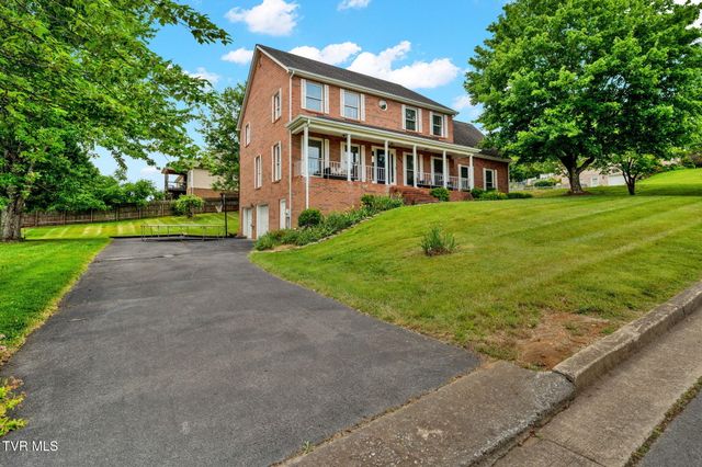 1014 Whittling Wood Drive, Johnson City, TN 37601
