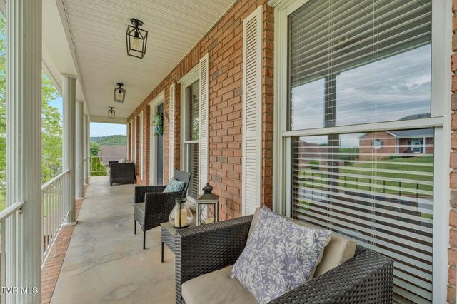 1014 Whittling Wood Drive, Johnson City, TN 37601