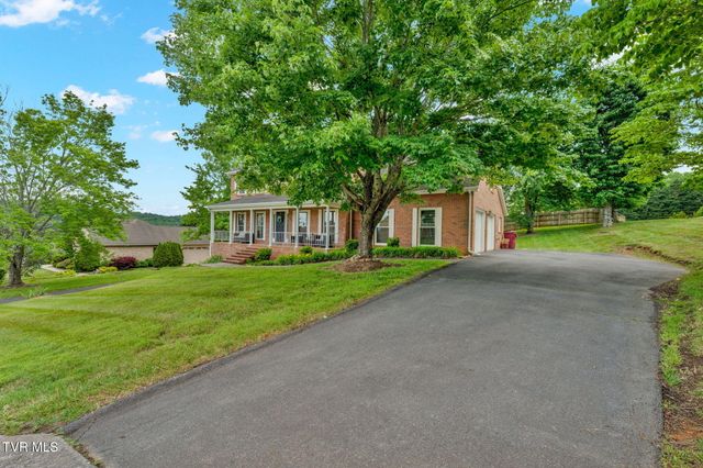 1014 Whittling Wood Drive, Johnson City, TN 37601