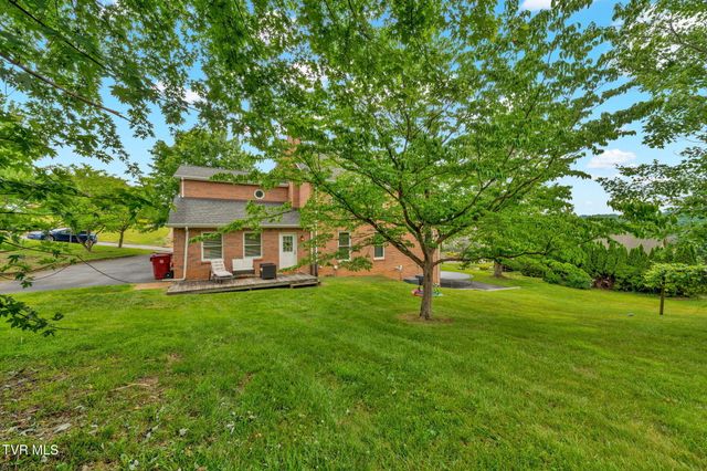 1014 Whittling Wood Drive, Johnson City, TN 37601
