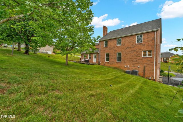 1014 Whittling Wood Drive, Johnson City, TN 37601