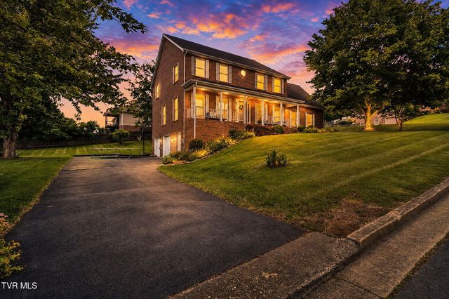 1014 Whittling Wood Drive, Johnson City, TN 37601