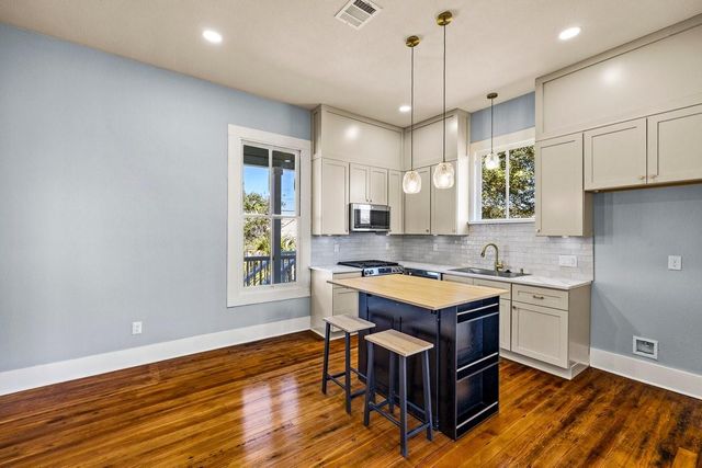 2714 Avenue K, Galveston, TX 77550