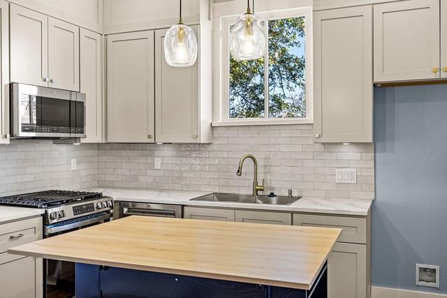 2714 Avenue K, Galveston, TX 77550