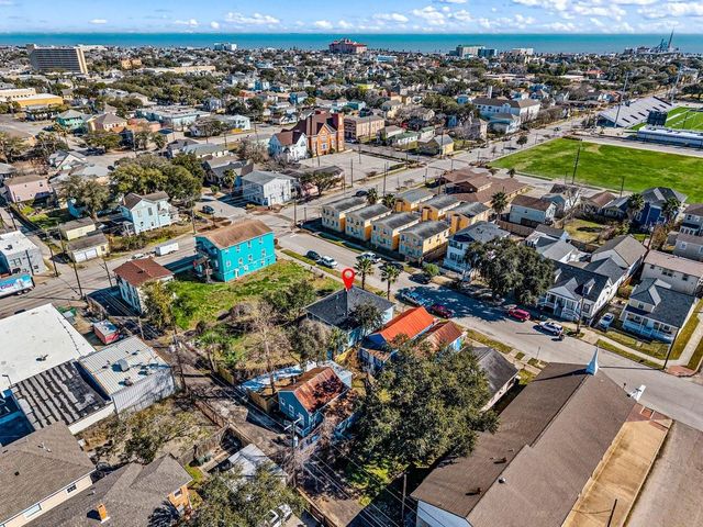 2714 Avenue K, Galveston, TX 77550