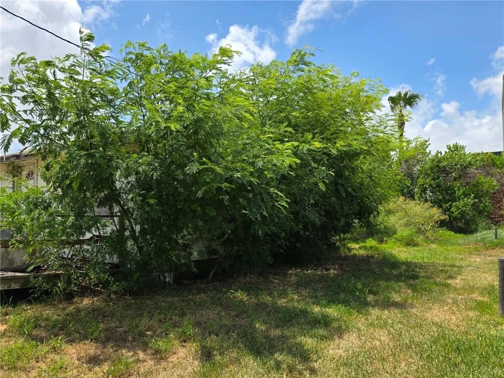413 N 7th St, Fulton, TX 78358 — photo 2