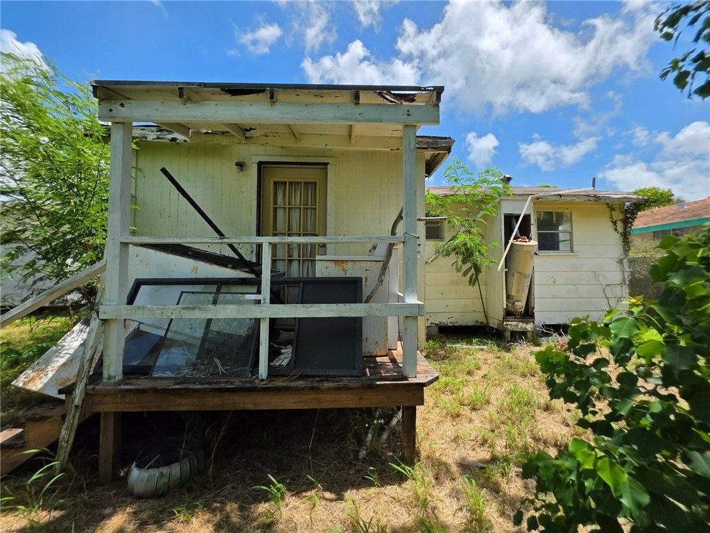 413 N 7th St, Fulton, TX 78358 — photo 5