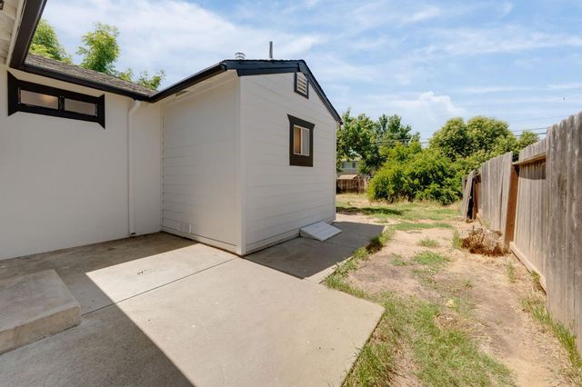 5511 Georgia Dr, North Highlands, CA 95660