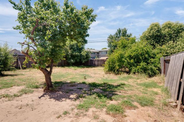 5511 Georgia Dr, North Highlands, CA 95660