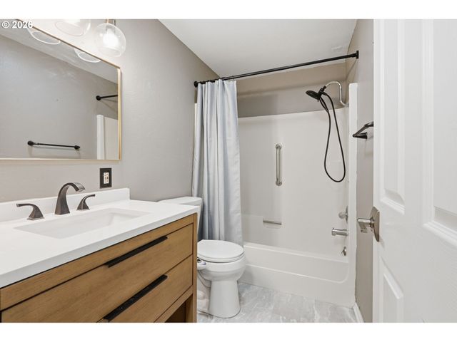 605 Se 121ST Ave 5, Vancouver, WA 98683