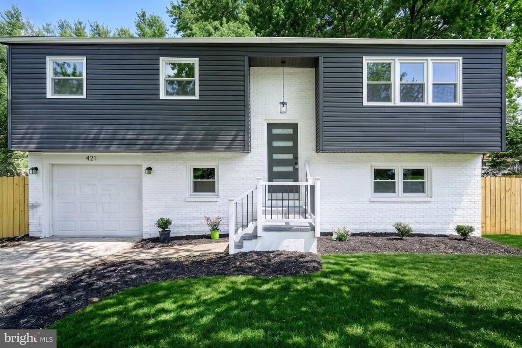 421 FAIRWAY DRIVE, Mechanicsburg, PA 17055