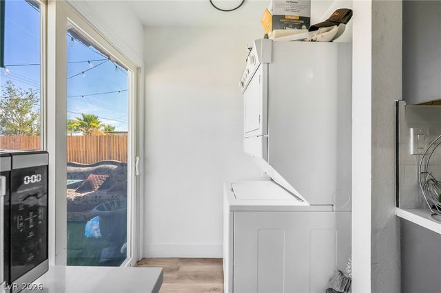 6320 Bristol Way, Las Vegas, NV 89107
