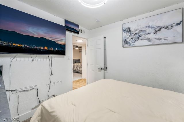 6320 Bristol Way, Las Vegas, NV 89107
