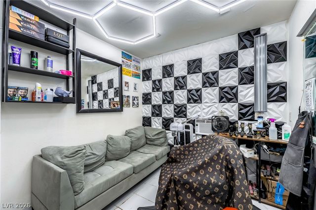 6320 Bristol Way, Las Vegas, NV 89107