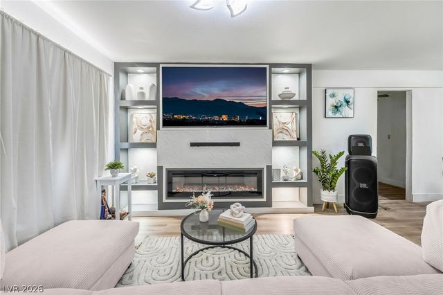 6320 Bristol Way, Las Vegas, NV 89107