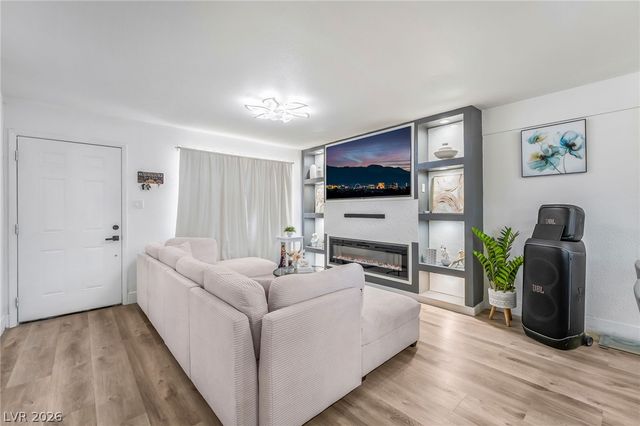 6320 Bristol Way, Las Vegas, NV 89107