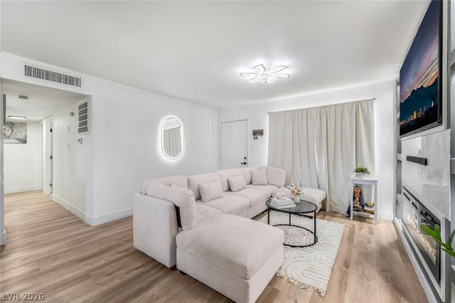 6320 Bristol Way, Las Vegas, NV 89107