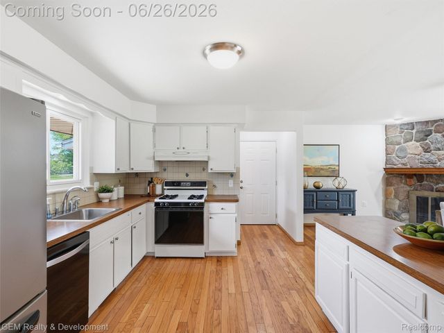 34260 Five Mile Road, Livonia, MI 48154