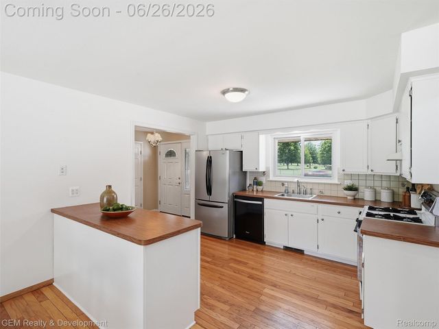 34260 Five Mile Road, Livonia, MI 48154