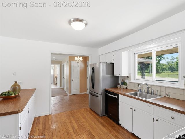 34260 Five Mile Road, Livonia, MI 48154