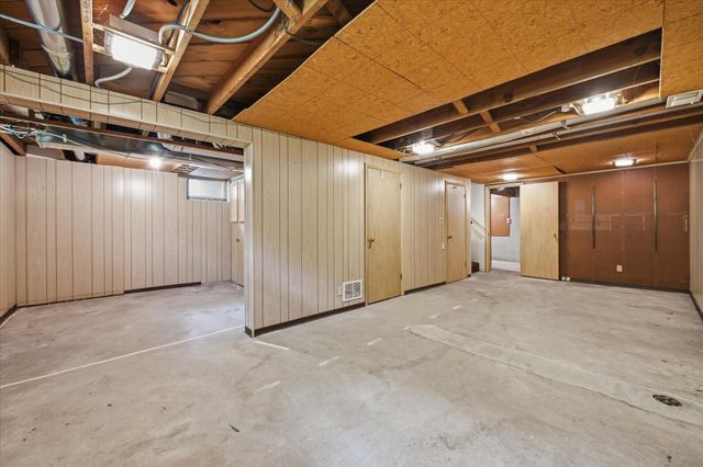 5625 Hillsview Road, Brooklyn Center, MN 55430